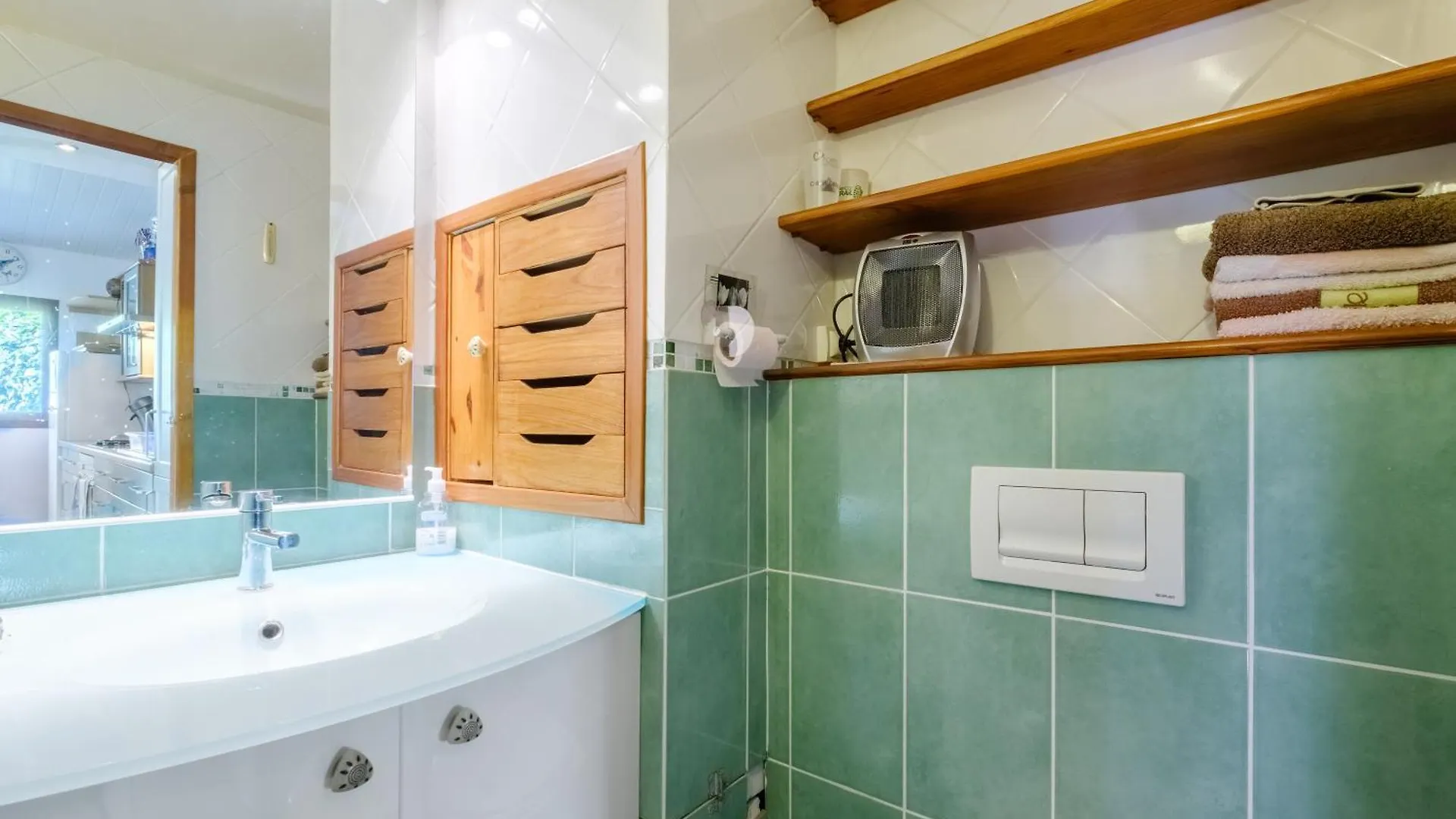 Maison Proche Mer Et Montagne Saint-Cezaire-sur-Siagne 0*,  France